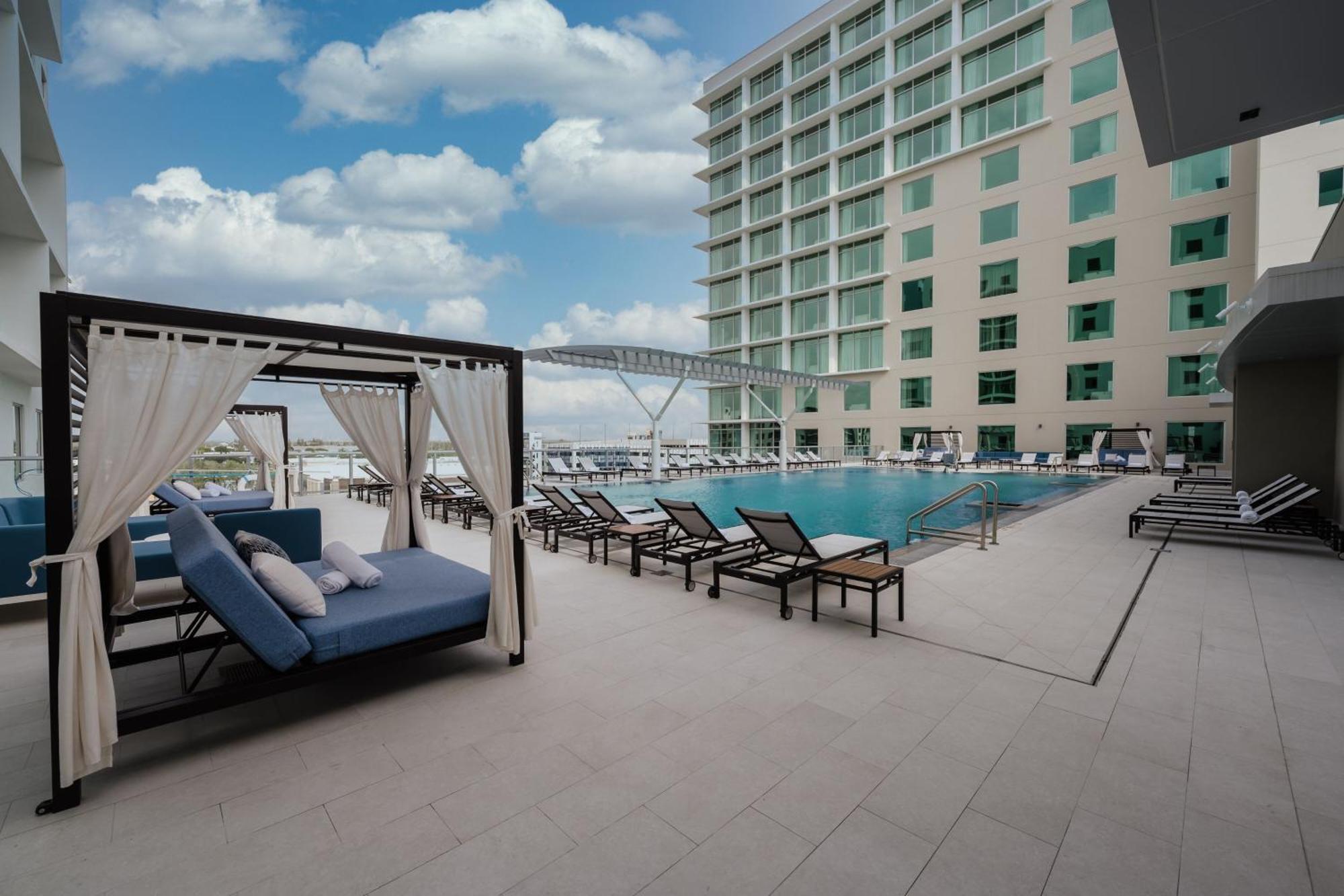 Ac Hotel By Marriott Fort Lauderdale Airport Дейния Бийч Екстериор снимка